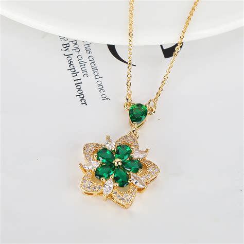 collier vuitton trefle